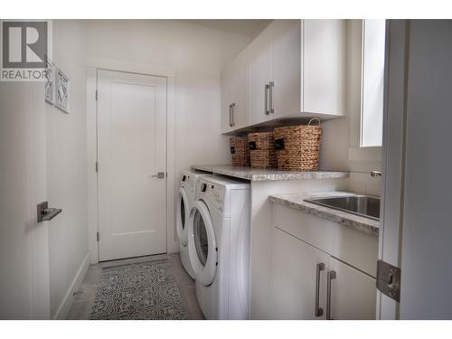 1172 Frost Road, Kelowna, BC - Indoor Photo Showing Laundry Room