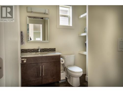 1172 Frost Road, Kelowna, BC - Indoor Photo Showing Bathroom