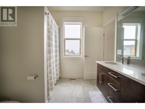 1172 Frost Road, Kelowna, BC - Indoor Photo Showing Bathroom