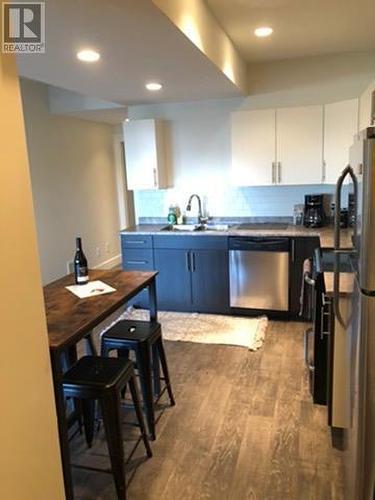 1172 Frost Road, Kelowna, BC - Indoor Photo Showing Kitchen