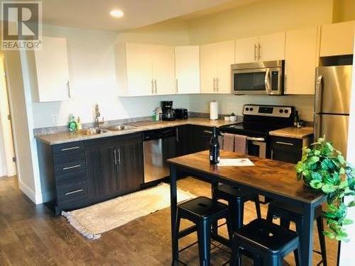 1172 Frost Road, Kelowna, BC - Indoor Photo Showing Kitchen With Double Sink