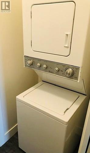 1172 Frost Road, Kelowna, BC - Indoor Photo Showing Laundry Room