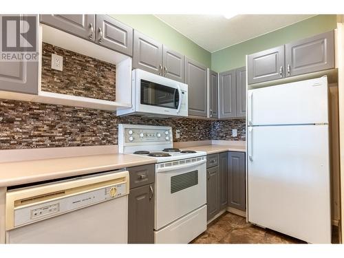 712 Sahali Terrace Unit# 202, Kamloops, BC - Indoor Photo Showing Kitchen