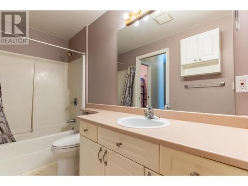 712 Sahali Terrace Unit# 202, Kamloops, BC - Indoor Photo Showing Bathroom