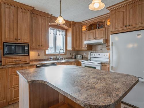 Kitchen - 1180 159E Rue, Saint-Georges, QC - Indoor Photo Showing Kitchen With Double Sink