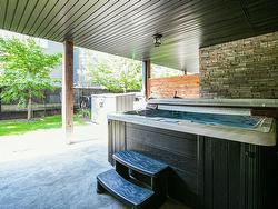 Hot tub - 