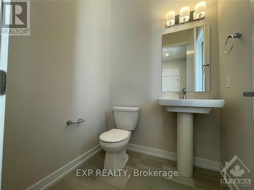 42 Chasing Grove, Ottawa, ON - Indoor Photo Showing Bathroom