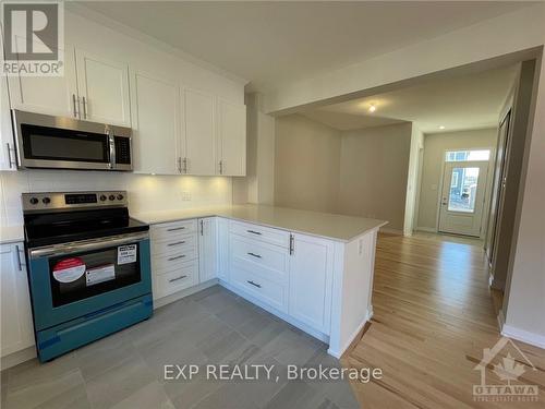 42 Chasing Grove, Ottawa, ON - Indoor Photo Showing Kitchen