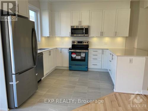 42 Chasing Grove, Ottawa, ON - Indoor Photo Showing Kitchen With Stainless Steel Kitchen