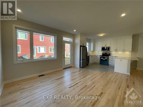 42 Chasing Grove, Ottawa, ON - Indoor Photo Showing Kitchen