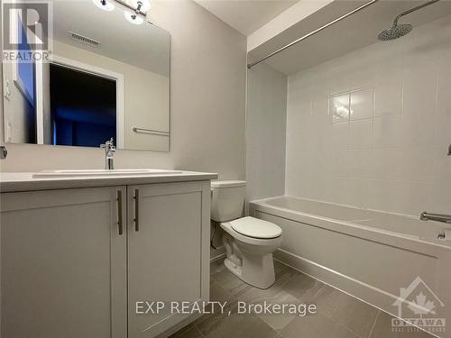 42 Chasing Grove, Ottawa, ON - Indoor Photo Showing Bathroom