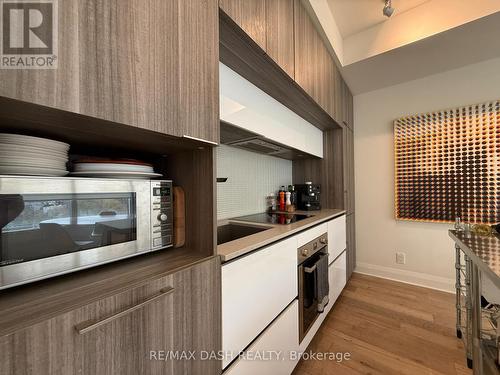 609 - 151 Avenue Road, Toronto, ON - Indoor Photo Showing Kitchen