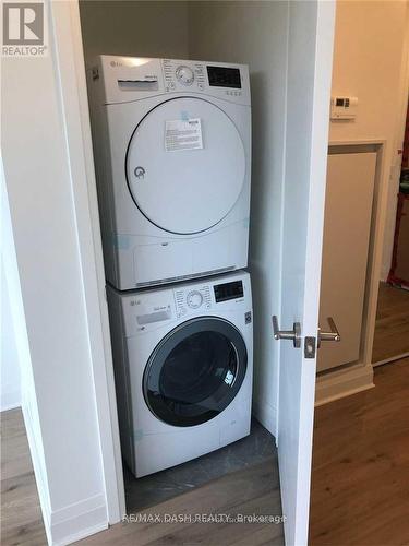 609 - 151 Avenue Road, Toronto, ON - Indoor Photo Showing Laundry Room