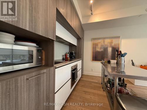 609 - 151 Avenue Road, Toronto, ON - Indoor Photo Showing Kitchen