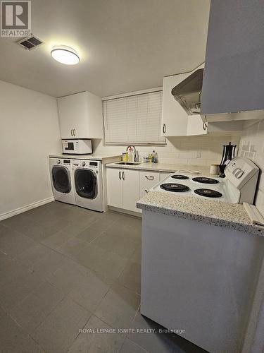 Bsmt - 29 Wyndcliff Crescent, Toronto, ON - Indoor Photo Showing Laundry Room