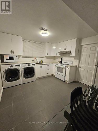 Bsmt - 29 Wyndcliff Crescent, Toronto, ON - Indoor Photo Showing Laundry Room