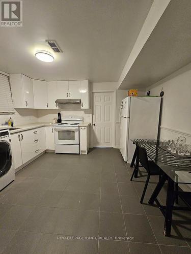 Bsmt - 29 Wyndcliff Crescent, Toronto, ON - Indoor Photo Showing Laundry Room