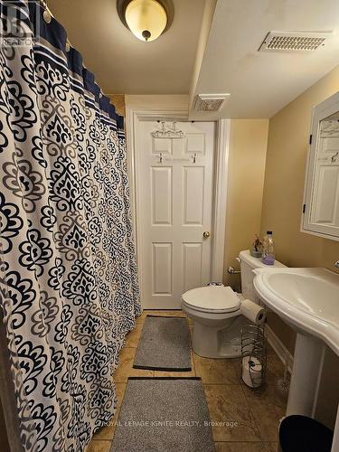 Bsmt - 29 Wyndcliff Crescent, Toronto, ON - Indoor Photo Showing Bathroom