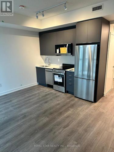 911 - 225 Malta Avenue, Brampton, ON - Indoor Photo Showing Kitchen