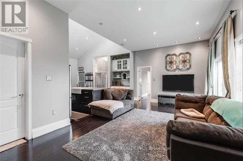 13893 Chickadee Lane, Caledon, ON - Indoor Photo Showing Living Room