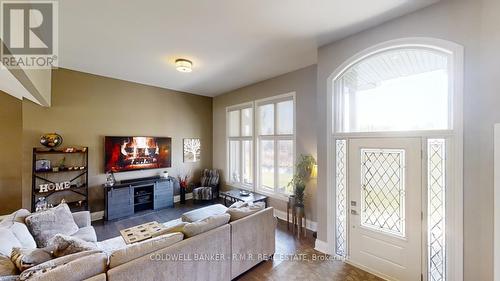 470 Blue Mountain Road, Uxbridge, ON - Indoor Photo Showing Living Room