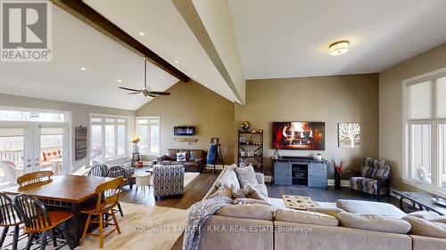 470 Blue Mountain Road, Uxbridge, ON - Indoor Photo Showing Living Room