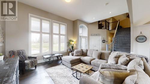 470 Blue Mountain Road, Uxbridge, ON - Indoor Photo Showing Living Room