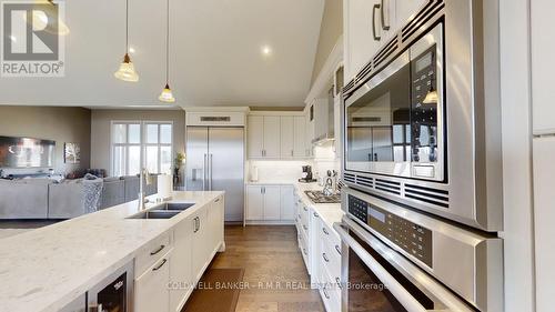 470 Blue Mountain Road, Uxbridge, ON - Indoor Photo Showing Kitchen With Double Sink With Upgraded Kitchen