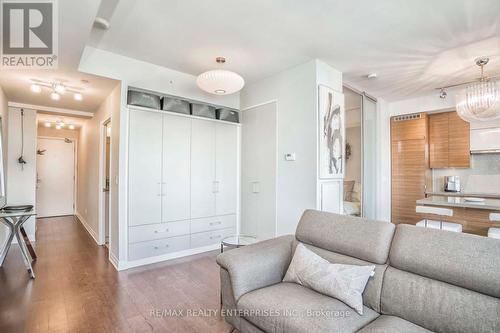 3101 - 59 Annie Craig Drive, Toronto, ON - Indoor Photo Showing Living Room