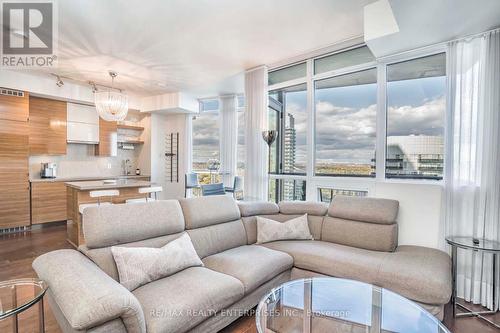 3101 - 59 Annie Craig Drive, Toronto, ON - Indoor Photo Showing Living Room