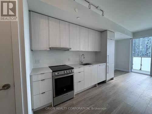 3607 - 4130 Parkside Village Drive, Mississauga, ON - Indoor Photo Showing Kitchen