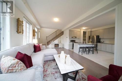 1430 Stillmeadow Lane, Pickering, ON - Indoor Photo Showing Living Room