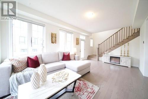 1430 Stillmeadow Lane, Pickering, ON - Indoor Photo Showing Living Room