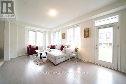 1430 Stillmeadow Lane, Pickering, ON - Indoor Photo Showing Living Room