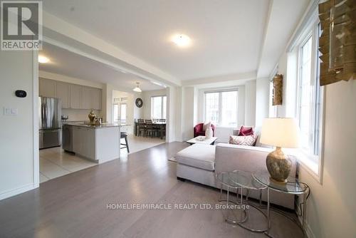 1430 Stillmeadow Lane, Pickering, ON - Indoor Photo Showing Living Room