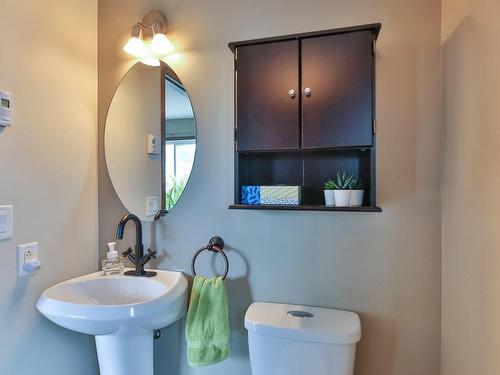 Powder room - 44 Rue Marguerite, Saint-Jean-Sur-Richelieu, QC - Indoor Photo Showing Bathroom