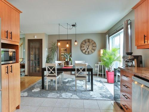 Dining room - 44 Rue Marguerite, Saint-Jean-Sur-Richelieu, QC - Indoor Photo Showing Kitchen