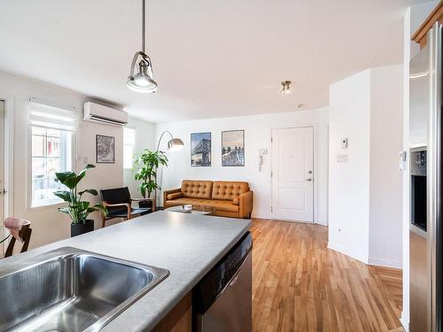 Vue d'ensemble - 2535 Boul. De Maisonneuve E., Montréal (Ville-Marie), QC - Indoor Photo Showing Kitchen With Double Sink