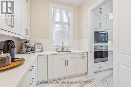 41 Cudmore Road, Oakville, ON - Indoor Photo Showing Kitchen