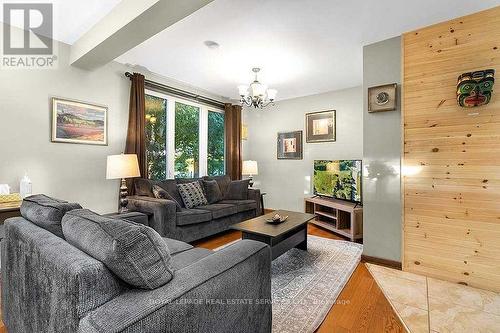 7011 Highway 6, Northern Bruce Peninsula, ON - Indoor Photo Showing Living Room