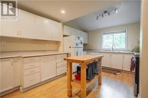 6399 Cairn View Road, South Glengarry, ON - Indoor Photo Showing Kitchen