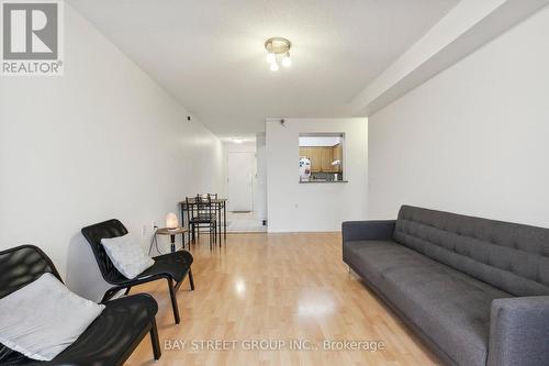 306 - 3088 Kennedy Road, Toronto, ON - Indoor Photo Showing Living Room