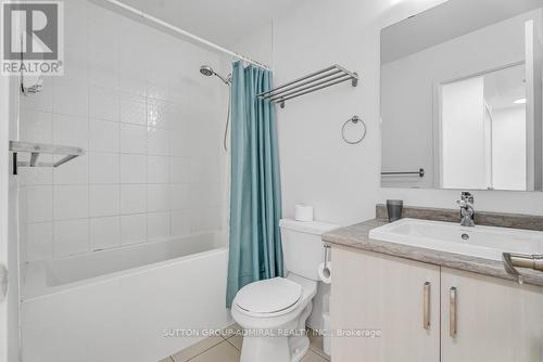 201 Harding Park Street, Newmarket, ON - Indoor Photo Showing Bathroom