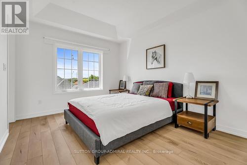 201 Harding Park Street, Newmarket, ON - Indoor Photo Showing Bedroom