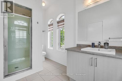 201 Harding Park Street, Newmarket, ON - Indoor Photo Showing Bathroom