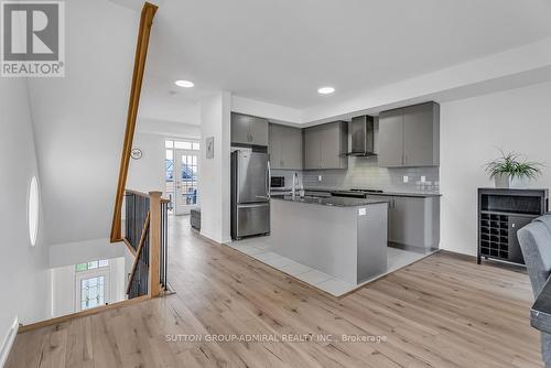 201 Harding Park Street, Newmarket, ON - Indoor Photo Showing Kitchen