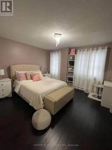 3265 Country Lane, Whitby, ON - Indoor Photo Showing Bedroom