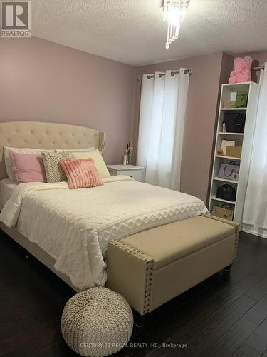 3265 Country Lane, Whitby, ON - Indoor Photo Showing Bedroom