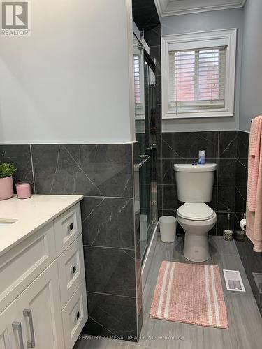 3265 Country Lane, Whitby, ON - Indoor Photo Showing Bathroom