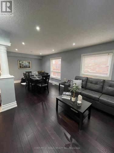 3265 Country Lane, Whitby, ON - Indoor Photo Showing Living Room